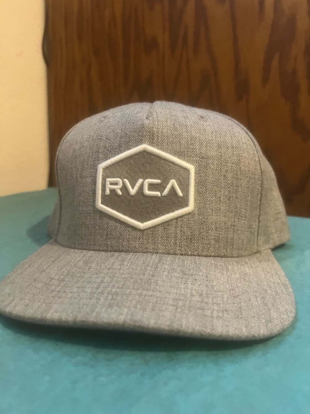 RVCA - men’s Heather Grey SnapBack, pre-owned
 Snapback Hat